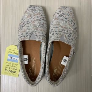 NWT TOMS Thankful Classic Alpargatas